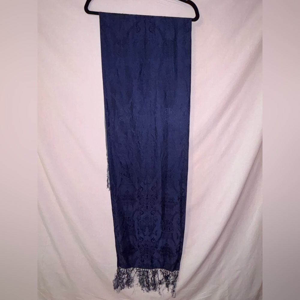 Chic Blue and Gray Patterned Scarf with Fringe